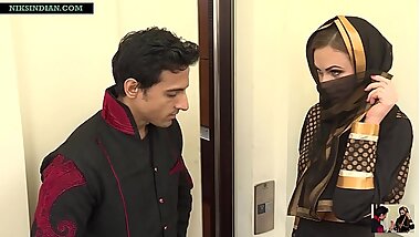 ईद के दिन अपने दोस्त की बीबी की बुर और दुबूर दोनों चोद डाला