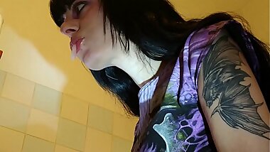 Beth Kinky - watching his domina brushing her teeth pt1 HD