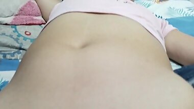 VEO a MI HERMANASTRA Y NO AGUANTO LAS GANAS DE FOLLARMELA Y CORRERME EN SU VAGINA