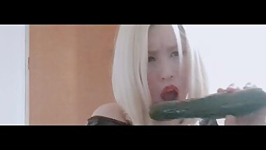 Hermosa Argentina Calentona Chupandose Pepino